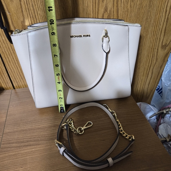 - Michael Kors bag - Picture 6 of 9